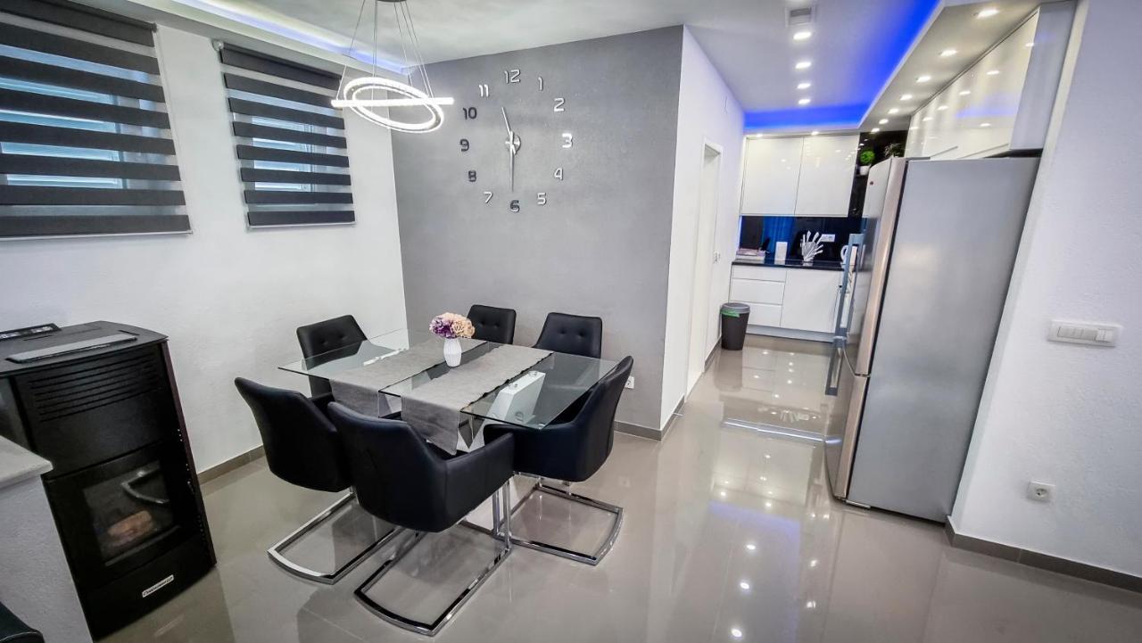 Deluxe Apartment F & M Tučepi المظهر الخارجي الصورة
